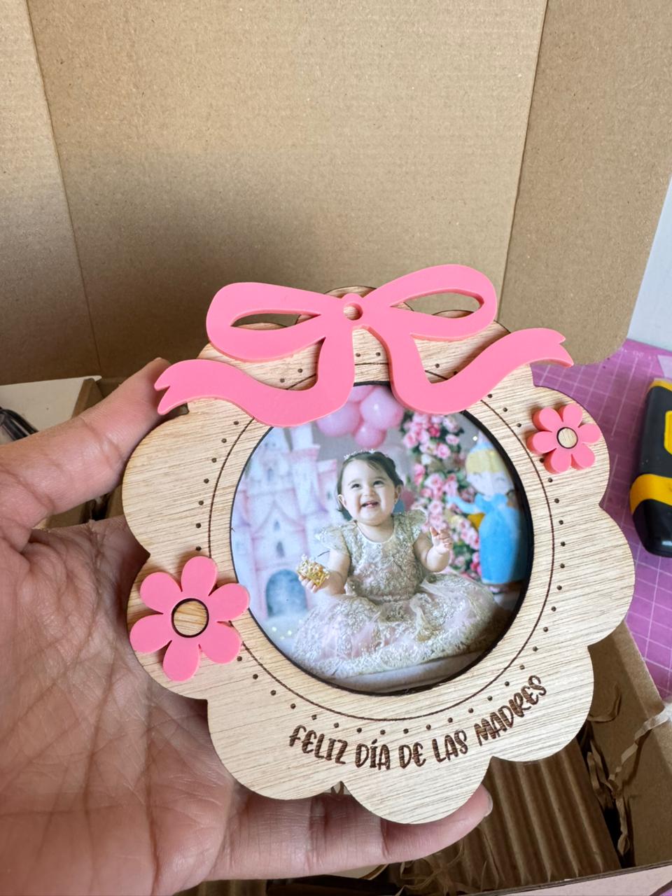 Portarretrato Personalizado “Lazo de Amor”